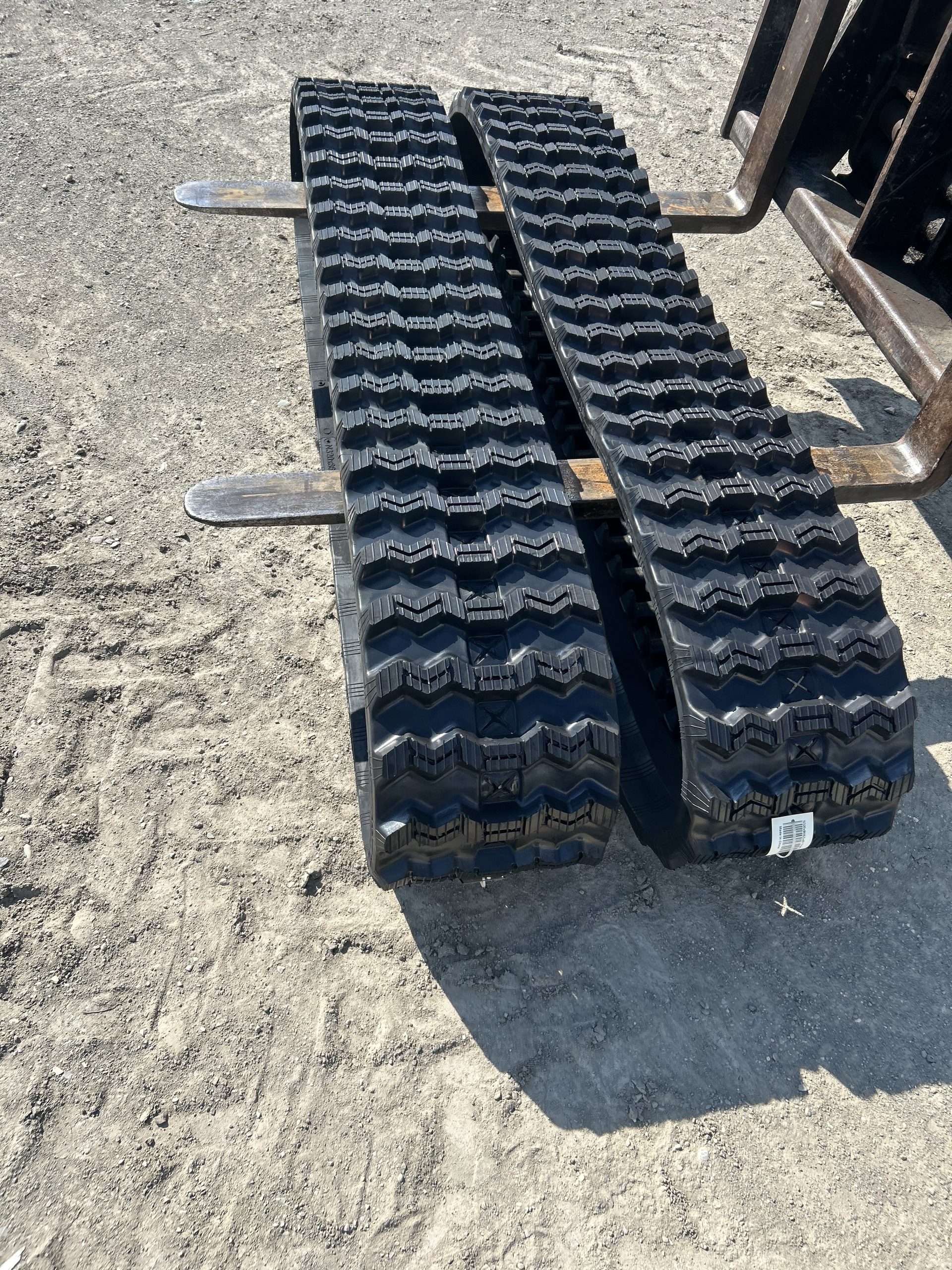 Skidsteer Tracks (381x101.6x42) 15" - Image 4