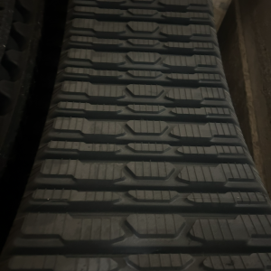 Skidsteer Tracks (381x101.6x42) 15"