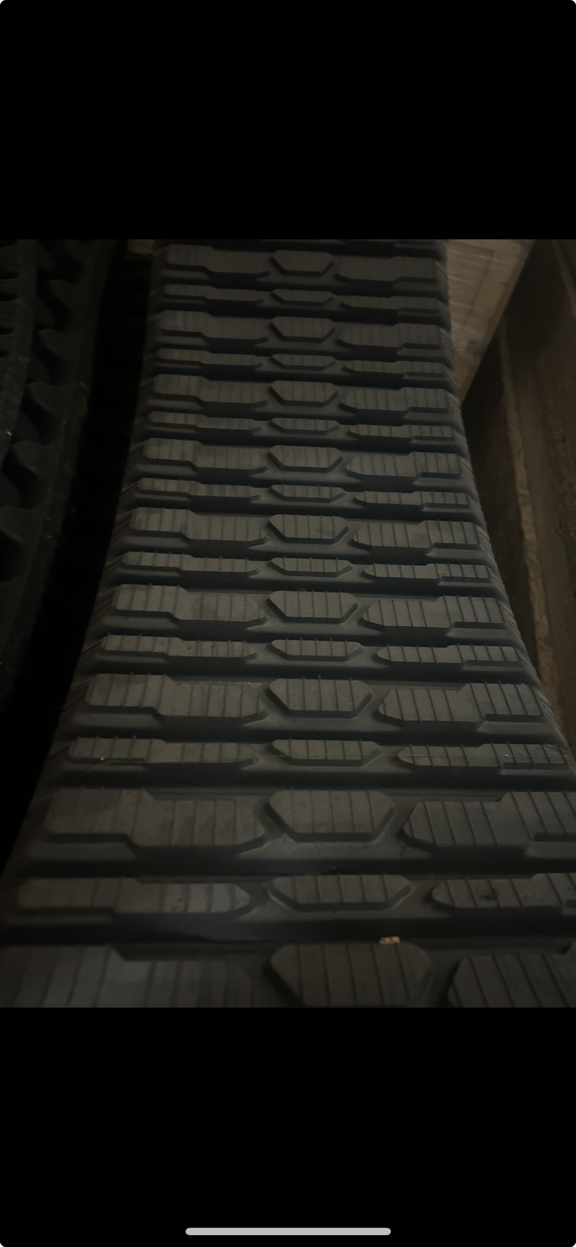 Skidsteer Tracks (381x101.6x42) 15"